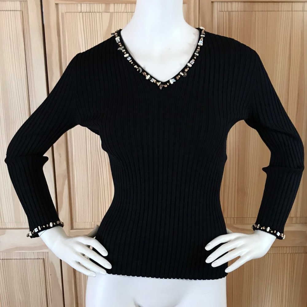 Evie tops V neck Stretching knit NWT